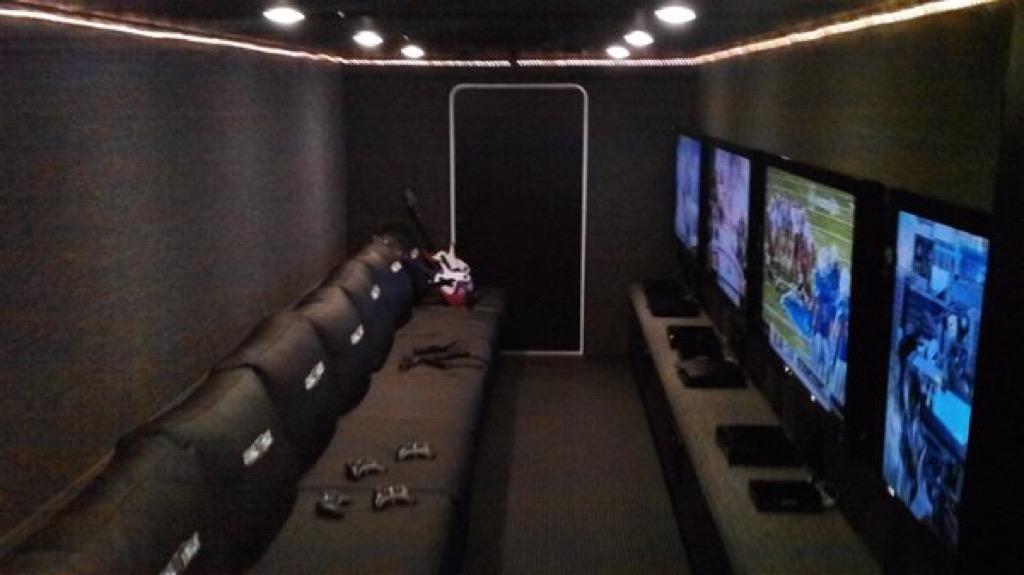Game Bus Rental Nj : Video Game Truck And Laser Tag Party ...