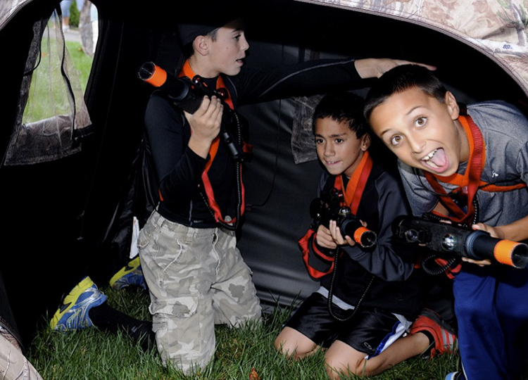 Video: Kids loot an  delivery truck in southwest Atlanta